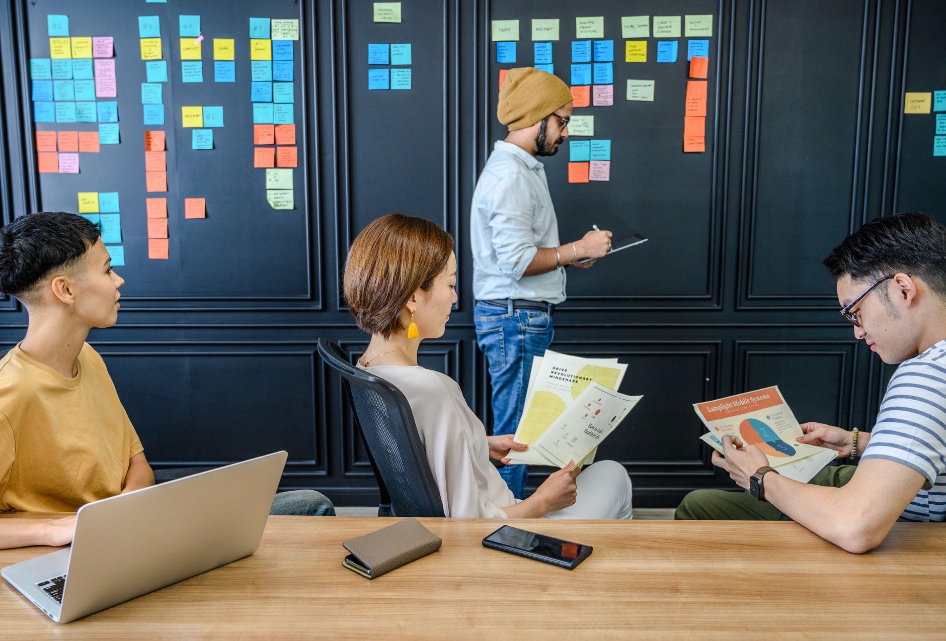 Rediseñar antes de automatizar: la decisión que separa a las empresas que ganan con IA en 2026